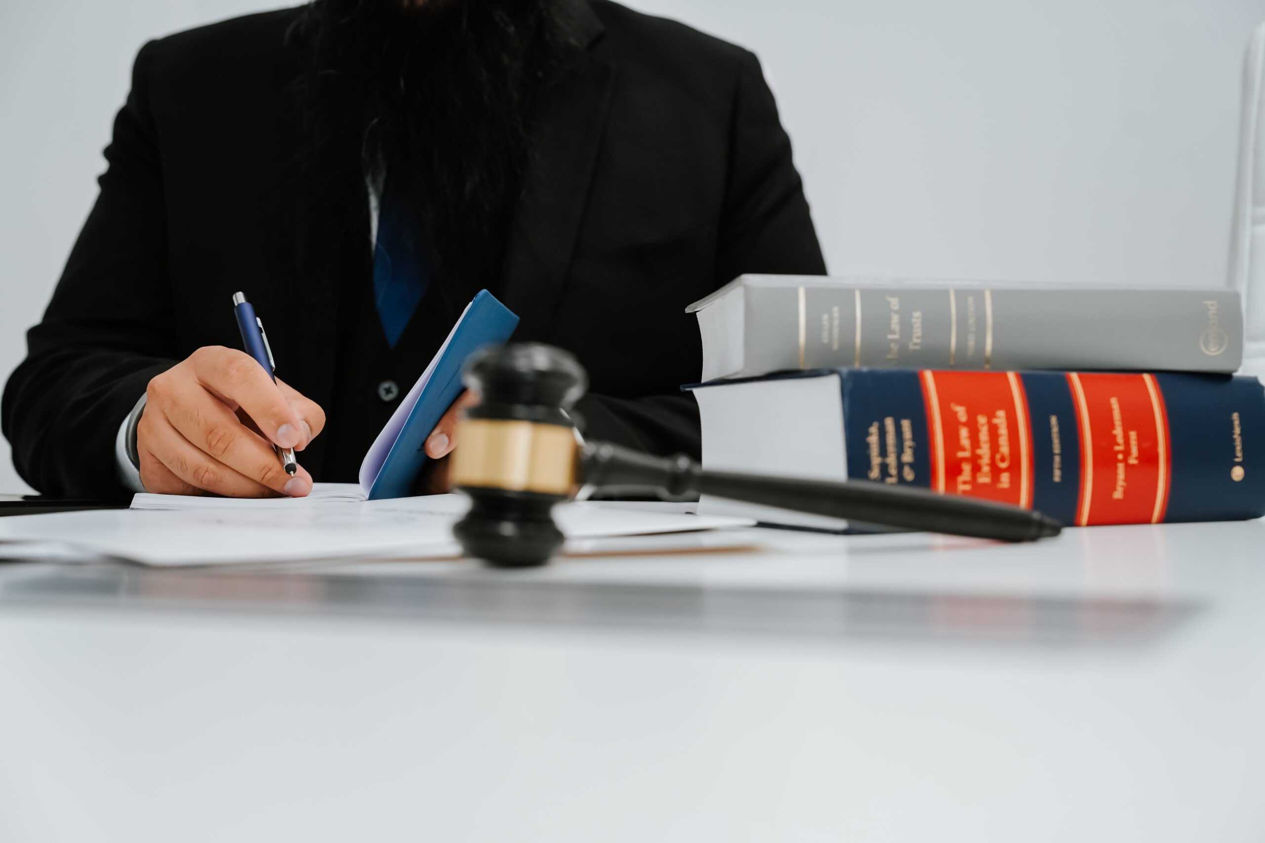 Slip and Fall Accidents in Ontario: When To Contact A Brampton Personal Injury Lawyer